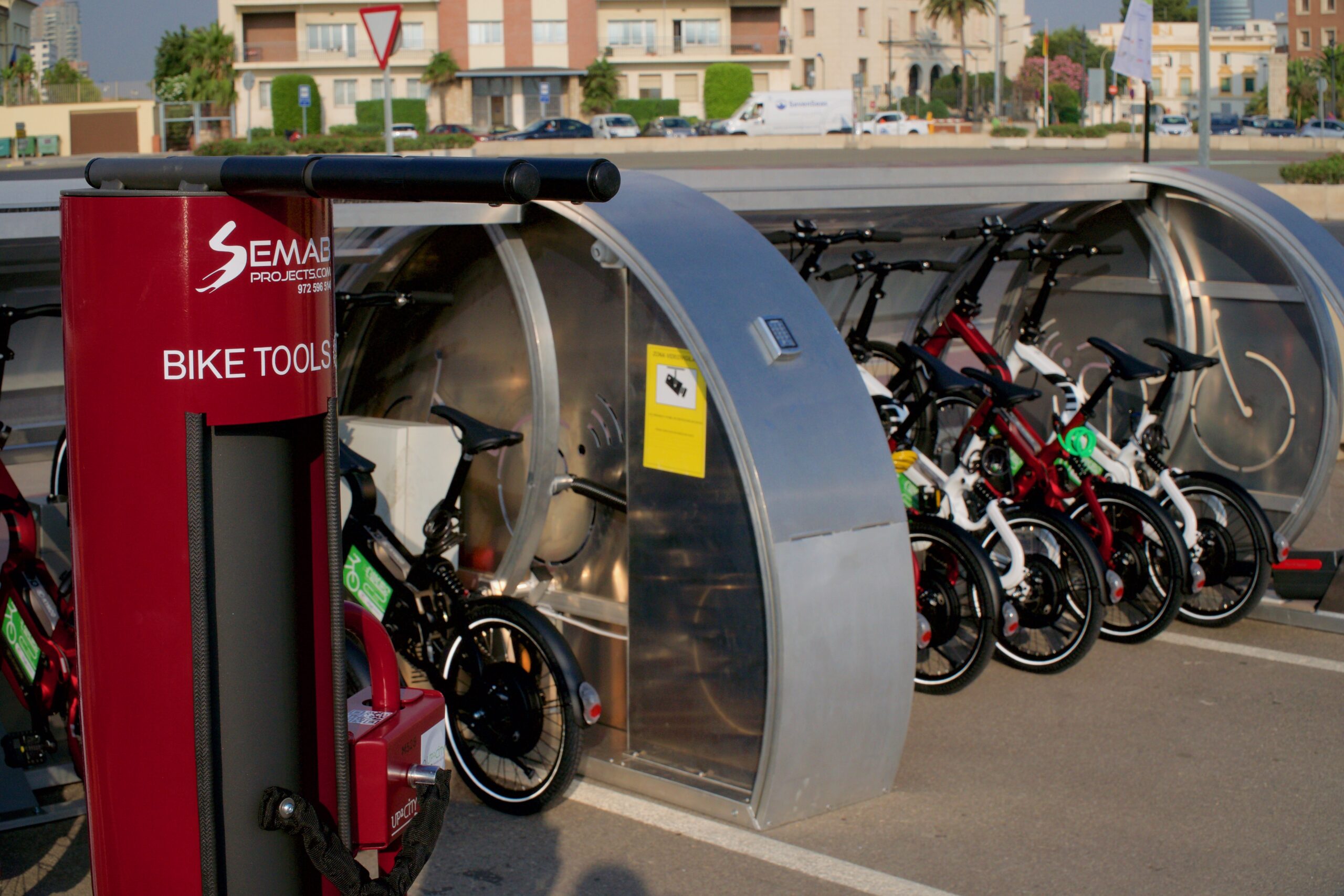 Fotografia de un parking de bicicletas inteligente dentro del programa Sumport