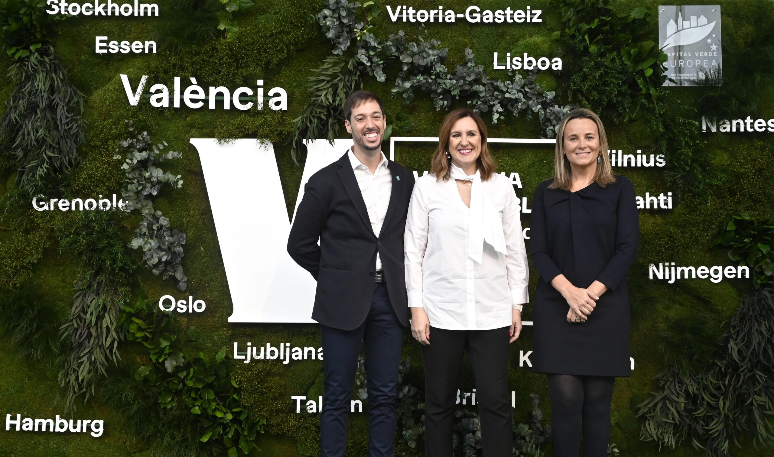 La alcaldes Mª José Catalá junto junto a concejales en la inauguración de la Capital Europea Verde 2024