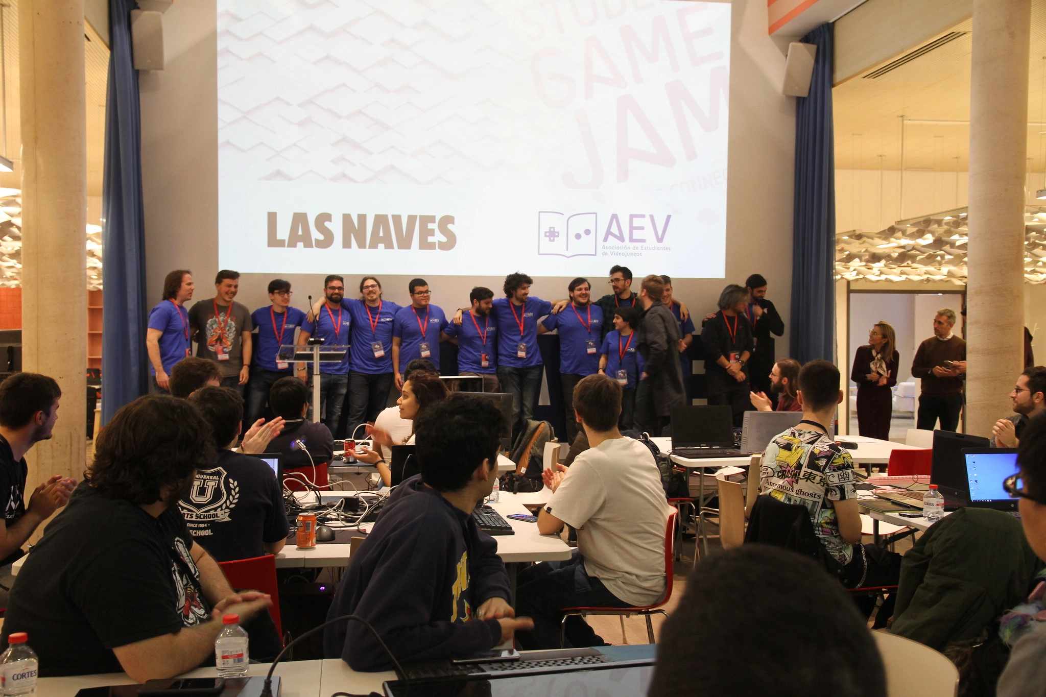 Fotografía de los participantes al Global Game Jam celebrado en Las Naves