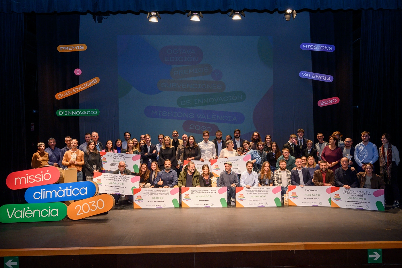Foto de familia dels guanyadors de premis i subvencions d'innovació