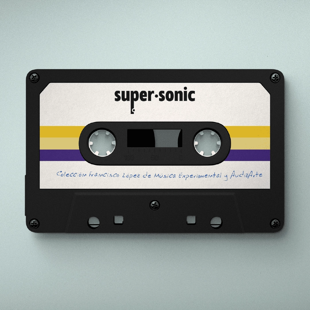 Fotografía de una cassette con el logotipo de SuperSonic
