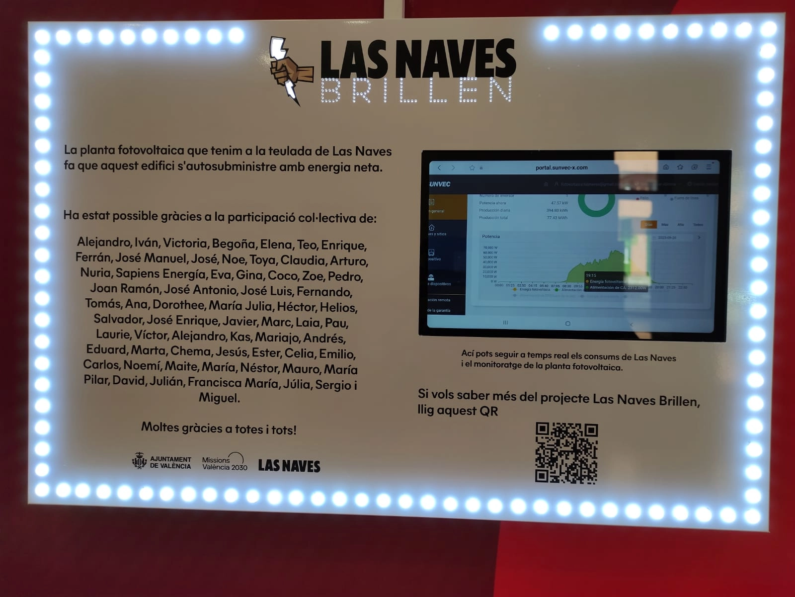 Fotografía de la placa informativa de Las Naves Brillan